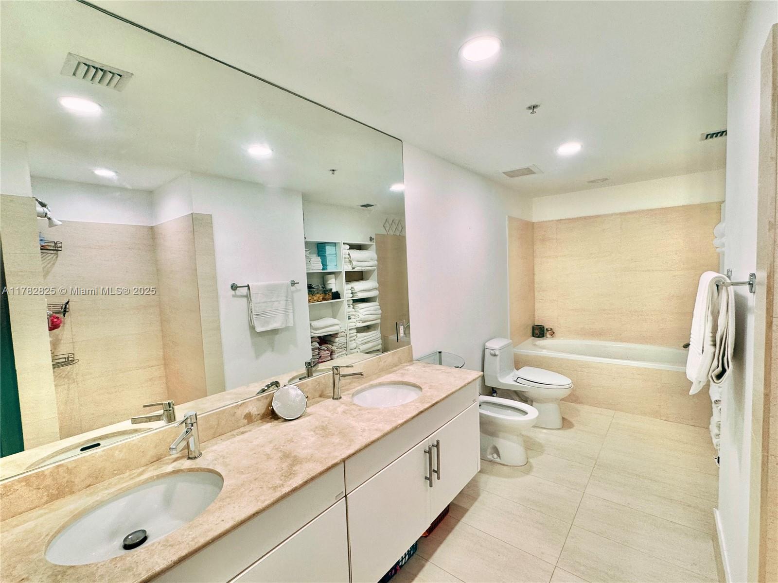 North Bay Village, Florida, 33141, United States, 2 Bedrooms Bedrooms, ,2 BathroomsBathrooms,Residential,For Sale,1878649