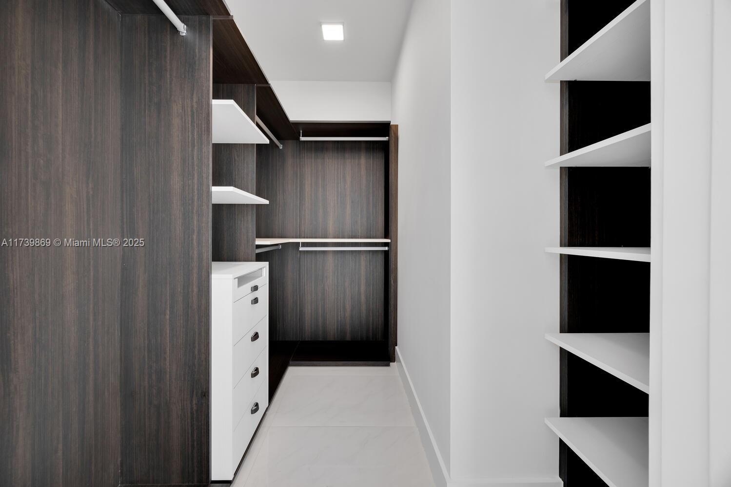 Coral Gables, Florida, 33146, United States, 1 Bedroom Bedrooms, ,1 BathroomBathrooms,Residential,For Sale,1934394