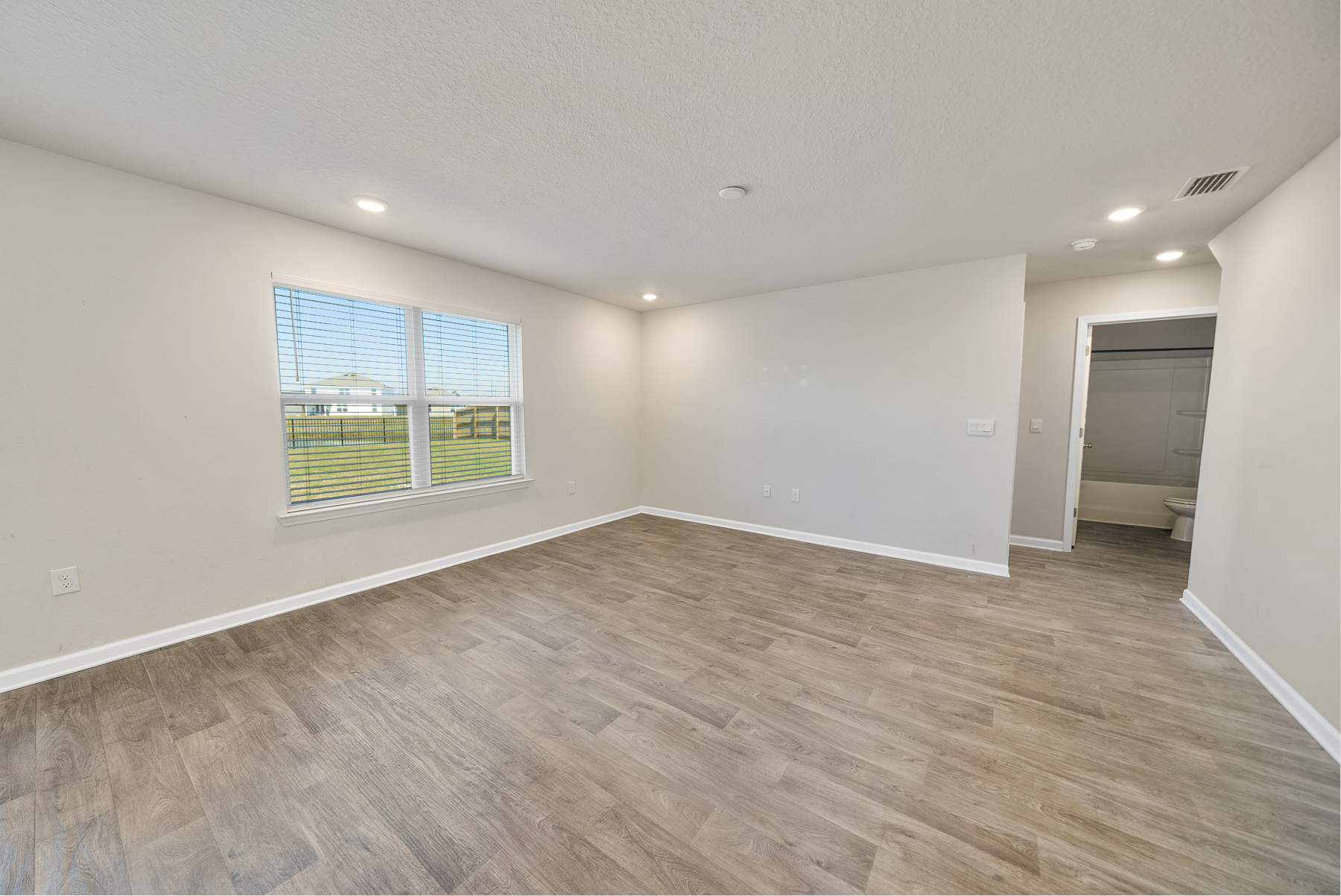  Thoughtfully Designed Residence With Fenced Backyard Near Tyndall AFB - 物件實景