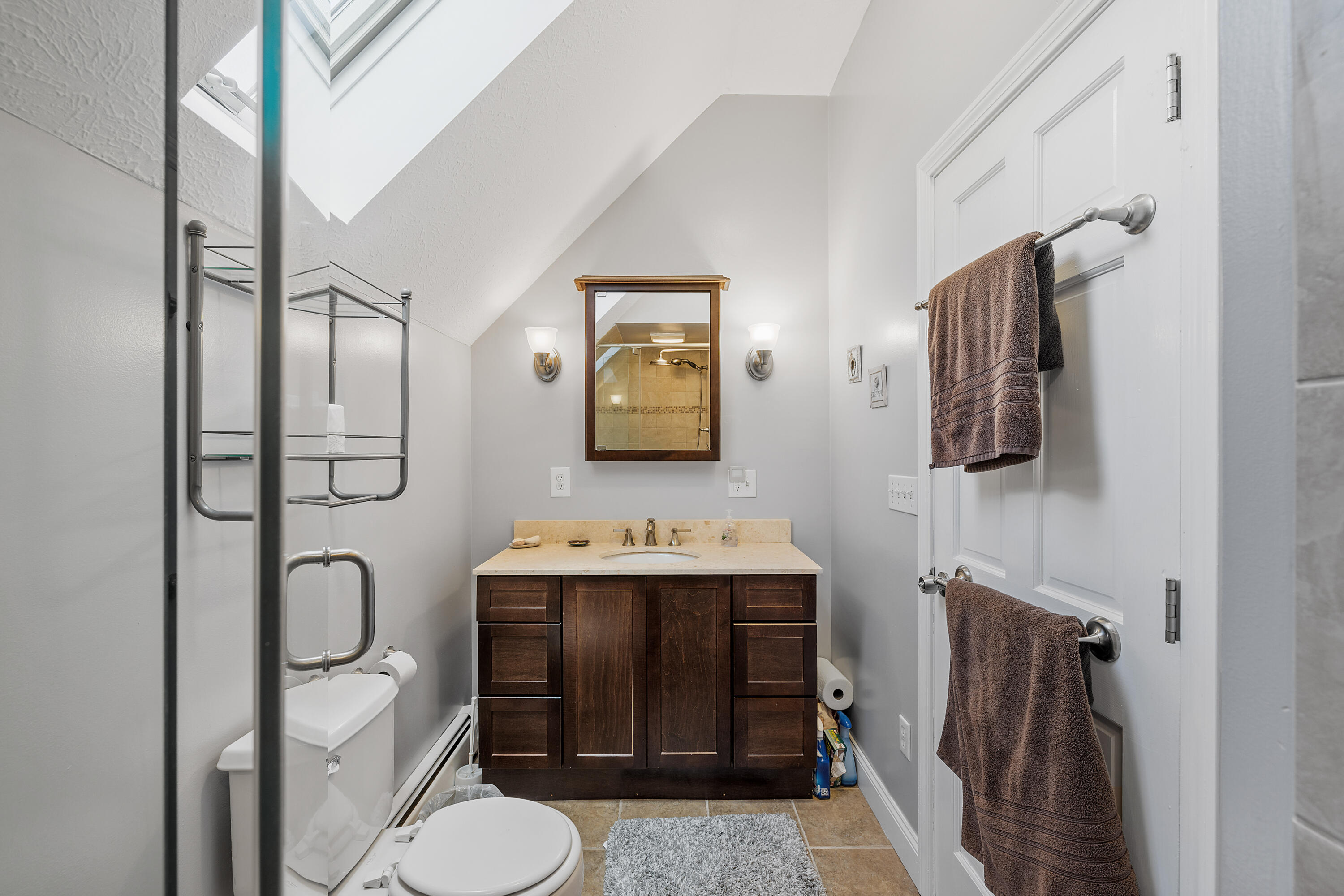 Kennebunk, Maine, 04043, United States, 4 Bedrooms Bedrooms, ,3 BathroomsBathrooms,Residential,For Sale,1901134