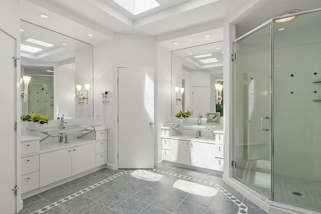 Carlisle, Massachusetts, 01741, United States, 4 Bedrooms Bedrooms, ,5 BathroomsBathrooms,Residential,For Sale,1874454