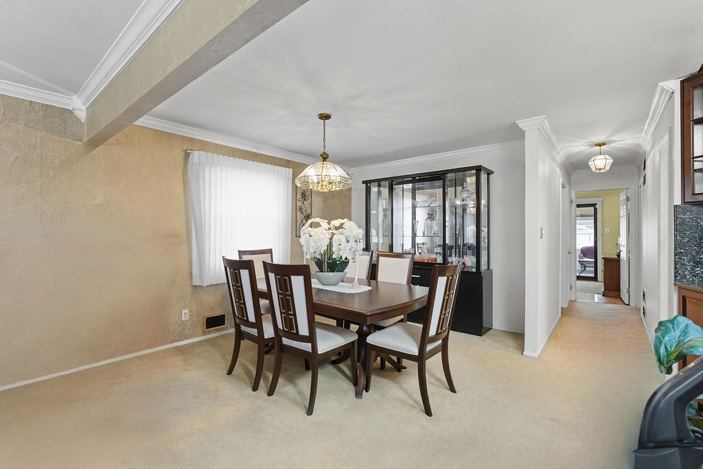 Howard, New York, 11414, United States, 4 Bedrooms Bedrooms, ,3 BathroomsBathrooms,Residential,For Sale,1975737