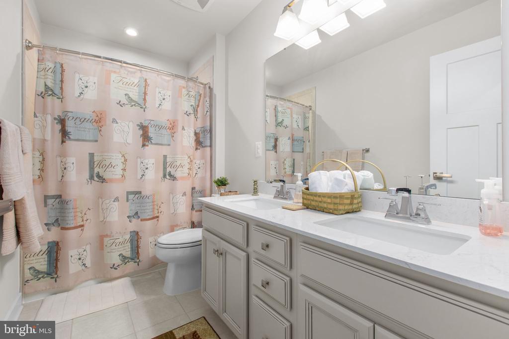 Fredericksburg, Virginia, 22401, United States, 4 Bedrooms Bedrooms, ,4 BathroomsBathrooms,Residential,For Sale,1999517