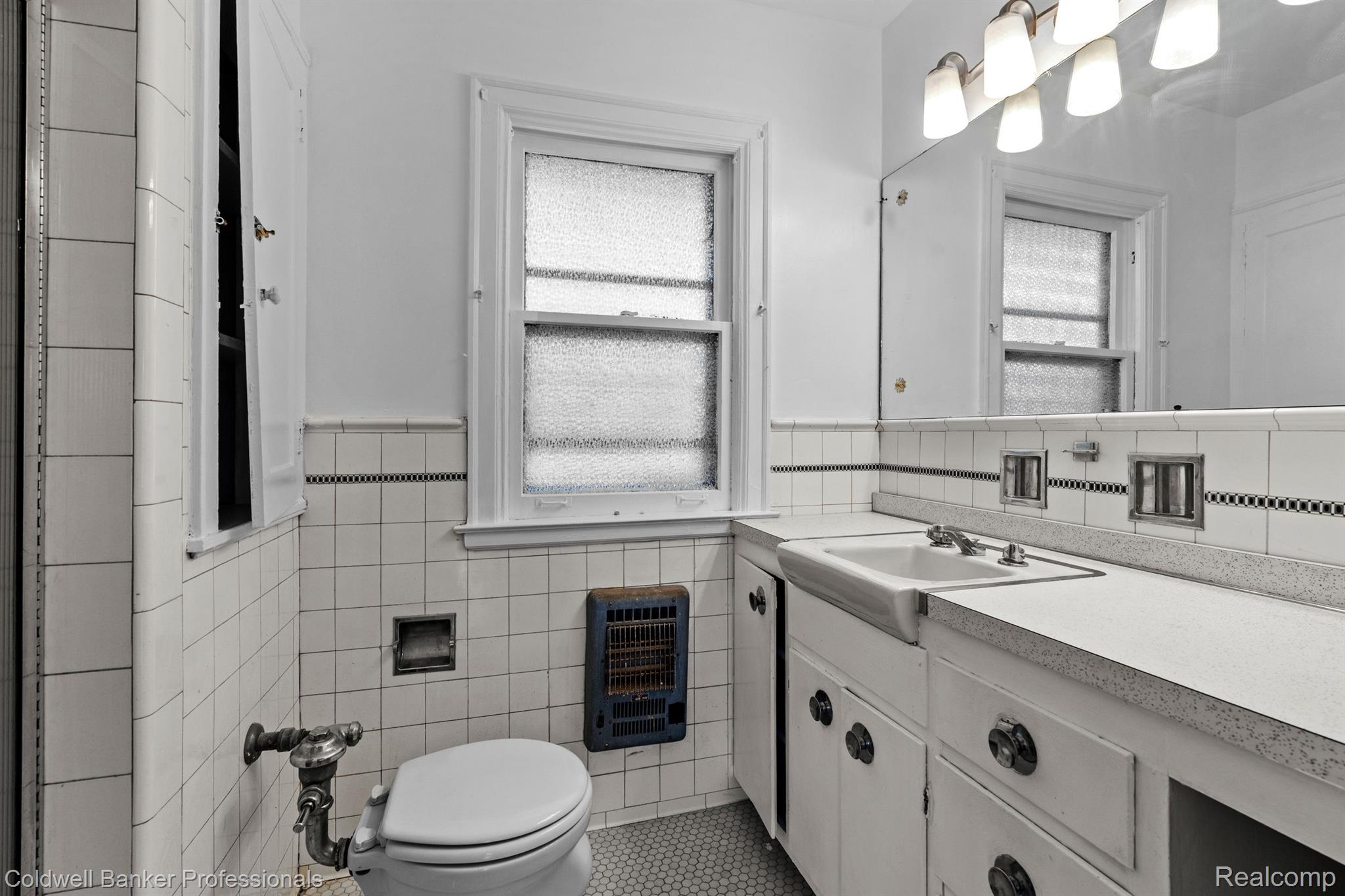 Detroit, Michigan, 48221, United States, 4 Bedrooms Bedrooms, ,5 BathroomsBathrooms,Residential,For Sale,1947184