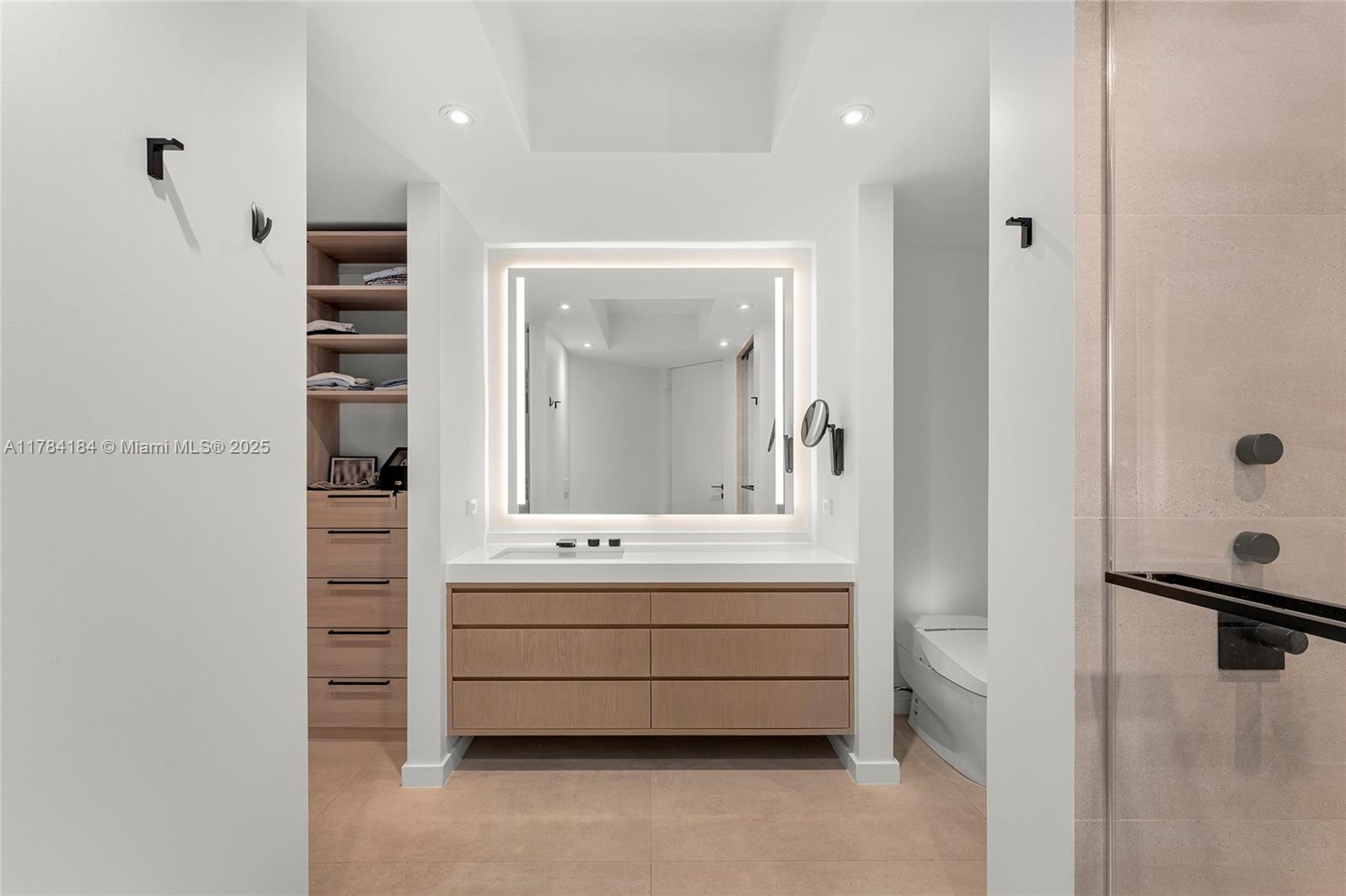 Miami Beach, Florida, 33109, United States, 3 Bedrooms Bedrooms, ,5 BathroomsBathrooms,Residential,For Sale,1770754