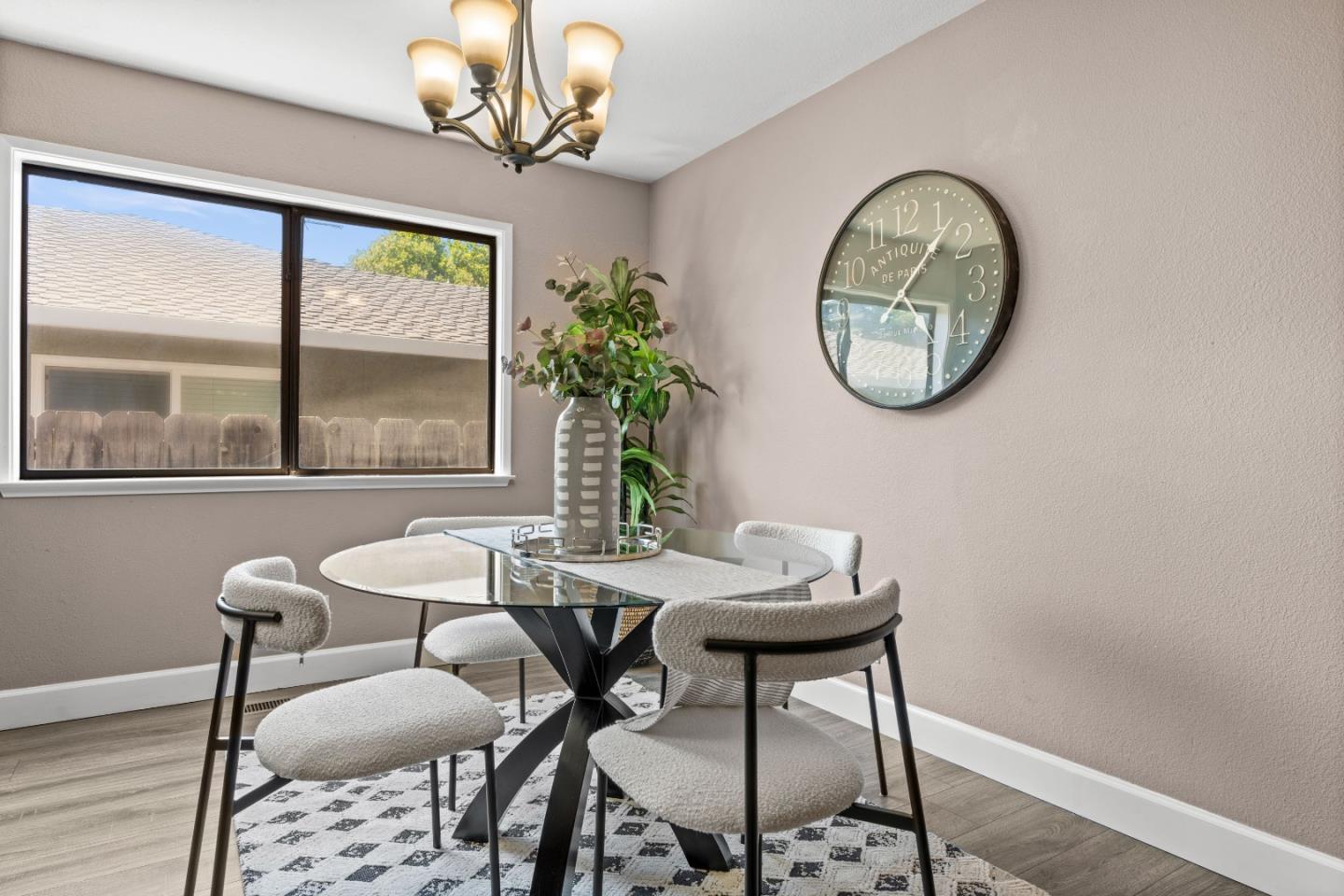 Hollister, California, 95023, United States, 3 Bedrooms Bedrooms, ,2 BathroomsBathrooms,Residential,For Sale,1903543