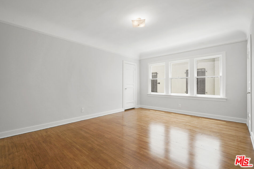 Los Angeles, California, 90036, United States, 3 Bedrooms Bedrooms, ,3 BathroomsBathrooms,Residential,For Sale,1896825