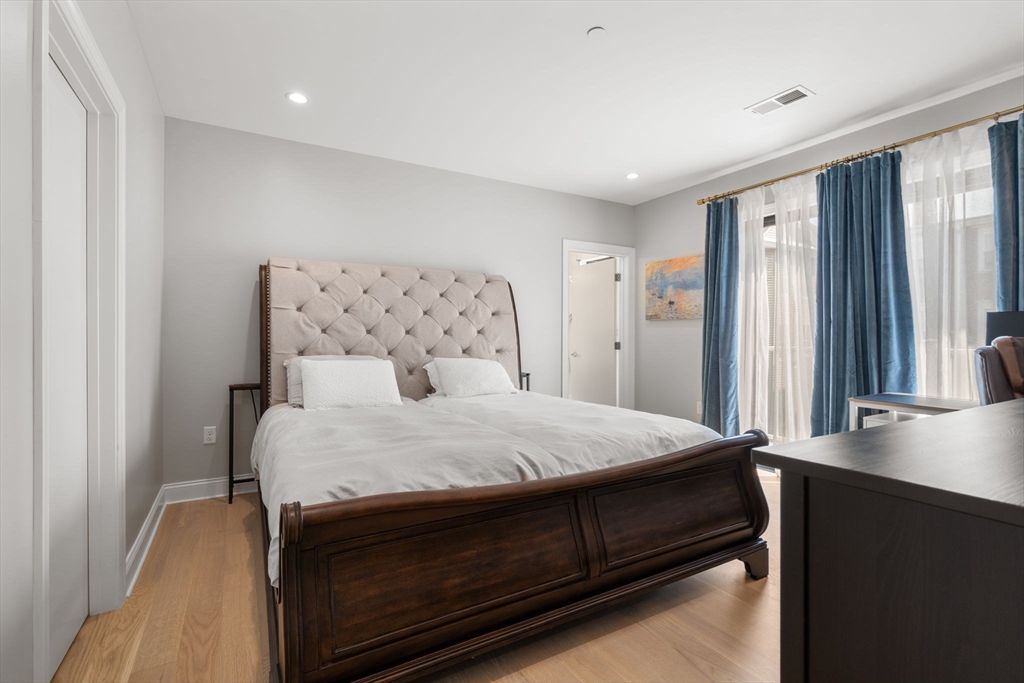 Boston, Massachusetts, 02135, United States, 2 Bedrooms Bedrooms, ,2 BathroomsBathrooms,Residential,For Sale,1940809