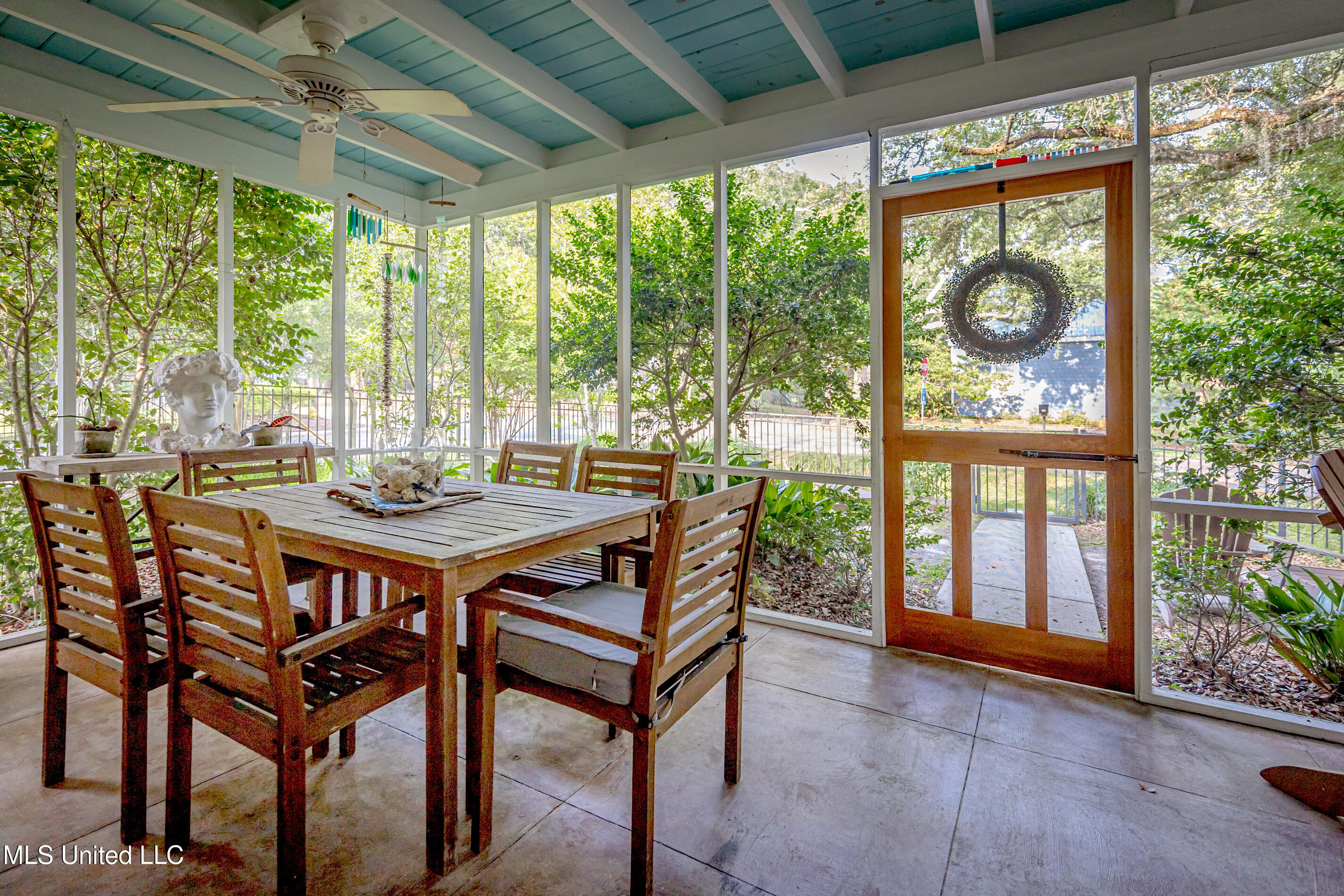 Ocean Springs, Mississippi, 39564, United States, 3 Bedrooms Bedrooms, ,2 BathroomsBathrooms,Residential,For Sale,1987573