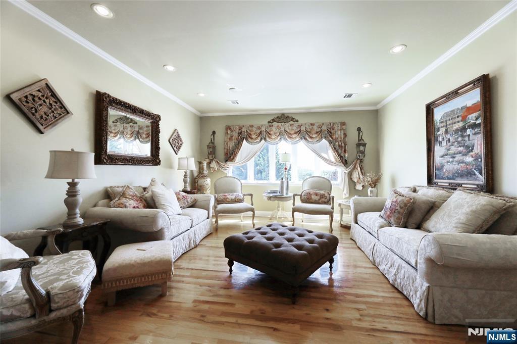 North Arlington, New Jersey, 07031, United States, 6 Bedrooms Bedrooms, ,4 BathroomsBathrooms,Residential,For Sale,1974124