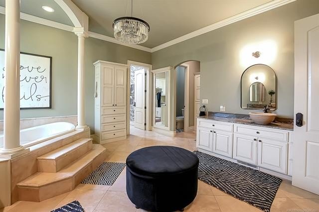 Tahlequah, Oklahoma, 74464, United States, 5 Bedrooms Bedrooms, ,5 BathroomsBathrooms,Residential,For Sale,1810638