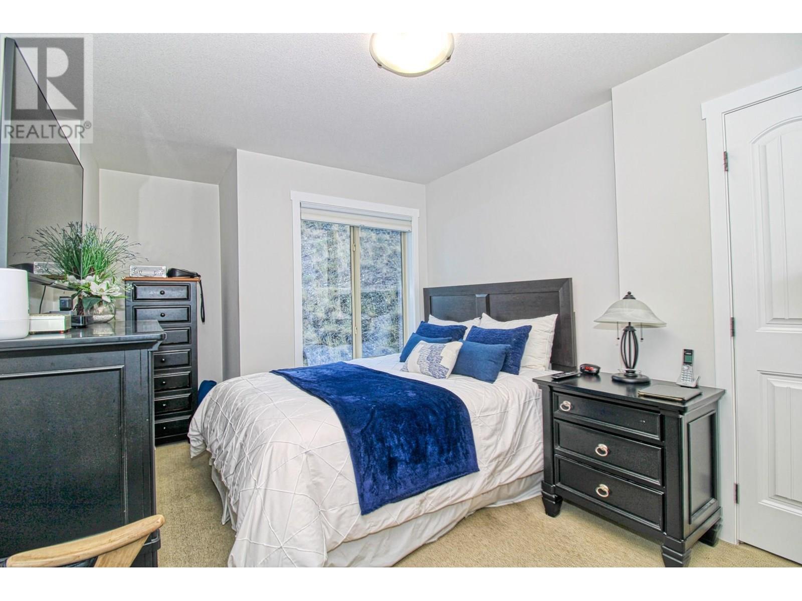 KELOWNA, British Columbia, V1Z 3R8, CA, 3 Bedrooms Bedrooms, ,2 BathroomsBathrooms,Residential,For Sale,1951529