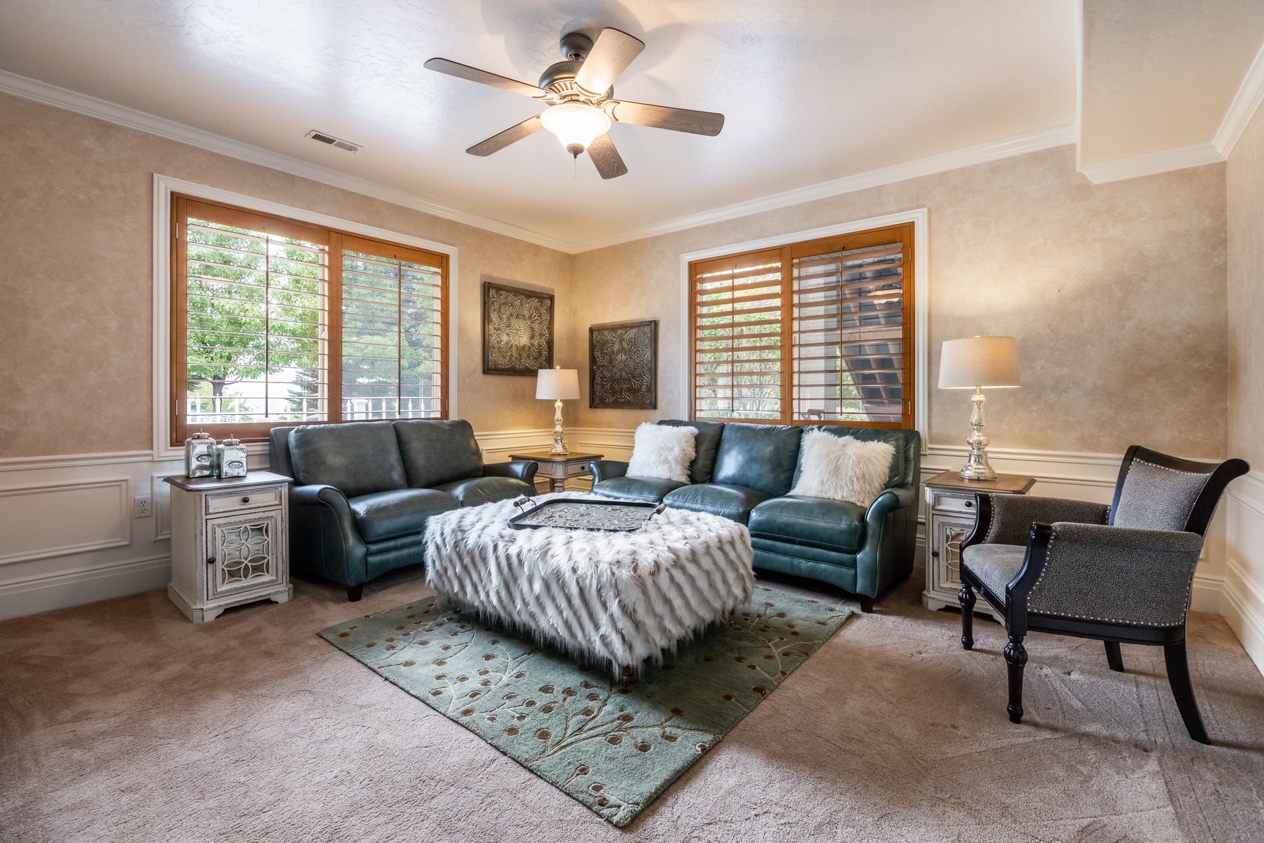  Stately Gated-Community Estate on Nearly Half an Acre: Vaulted Ceilings, Valley - 物件實景