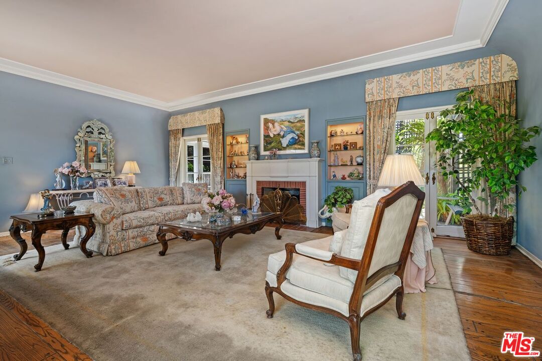 Los Angeles, California, 90049, United States, 4 Bedrooms Bedrooms, ,4 BathroomsBathrooms,Residential,For Sale,1913168
