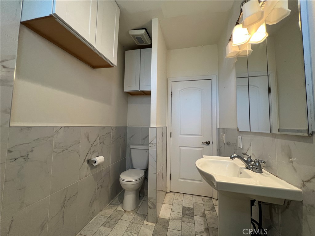 Los Angeles, California, 90019, United States, 5 Bedrooms Bedrooms, ,4 BathroomsBathrooms,Residential,For Sale,2005991