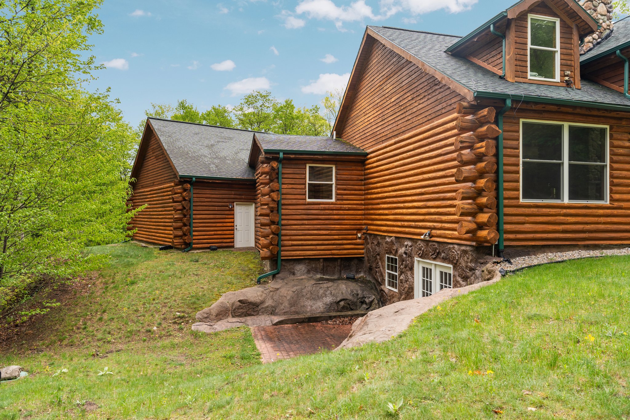 Bellaire, Michigan, 49615, United States, 5 Bedrooms Bedrooms, ,4 BathroomsBathrooms,Residential,For Sale,1826987