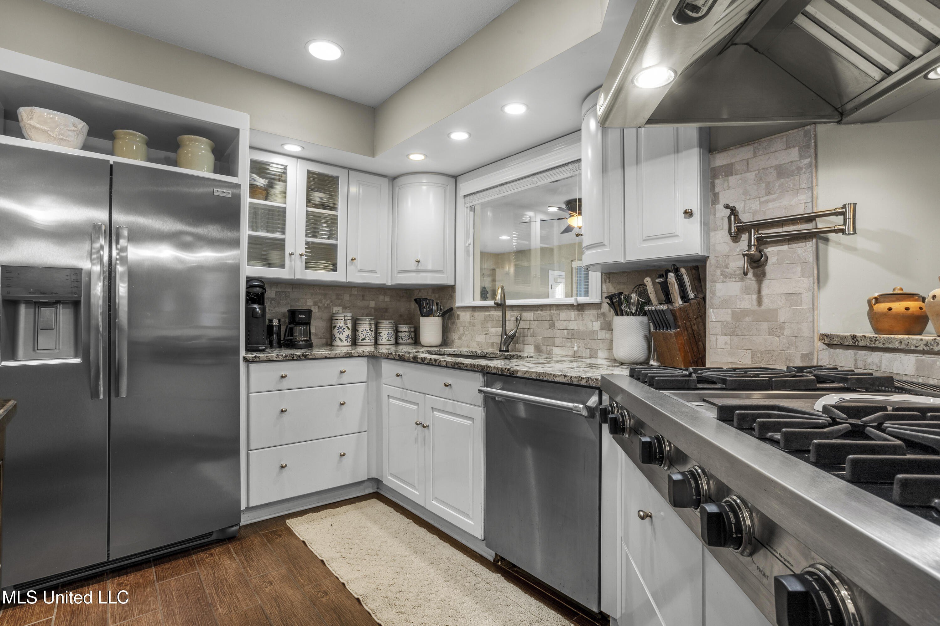 Gulfport, Mississippi, 39507, United States, 4 Bedrooms Bedrooms, ,4 BathroomsBathrooms,Residential,For Sale,1974539