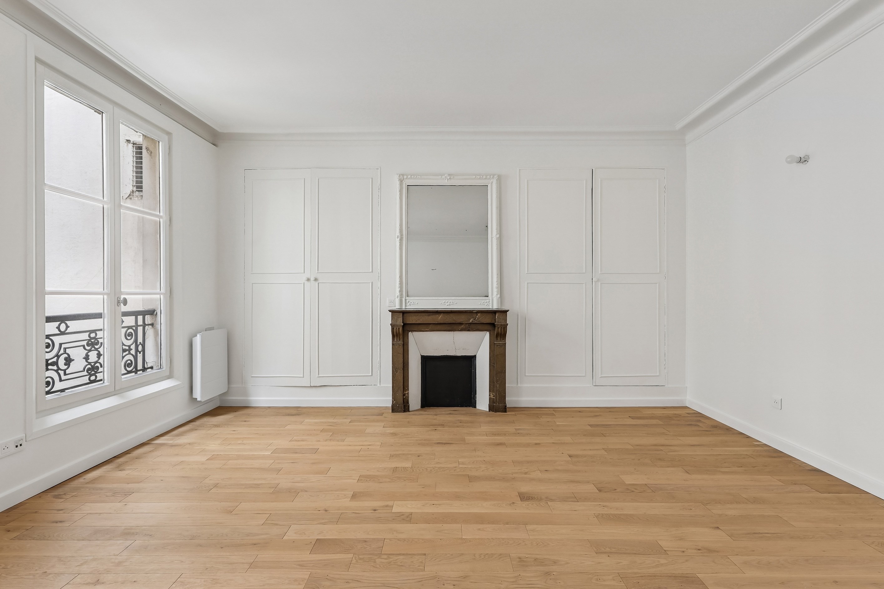  To sell- perfect condition-Place de l