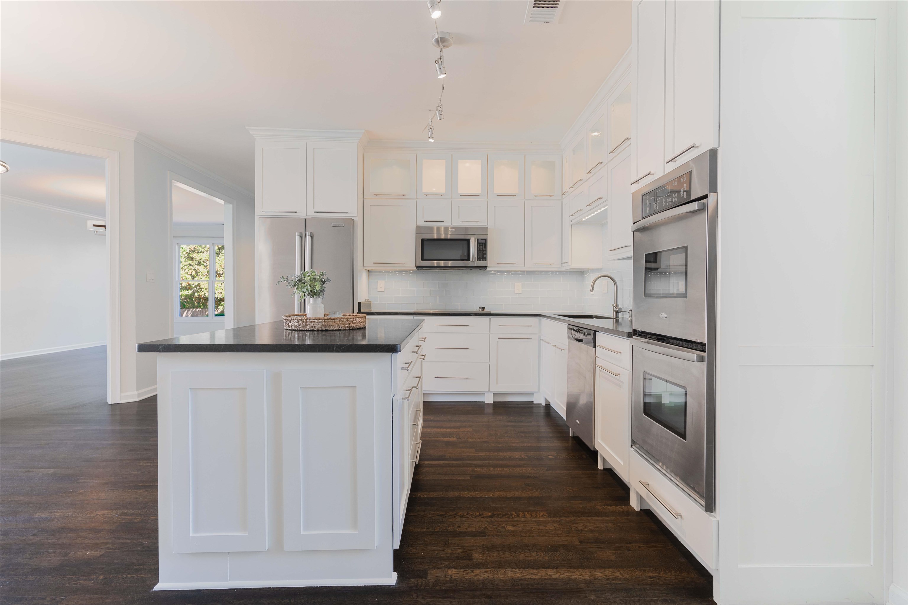 Memphis, Tennessee, 38120, United States, 4 Bedrooms Bedrooms, ,4 BathroomsBathrooms,Residential,For Sale,1965217