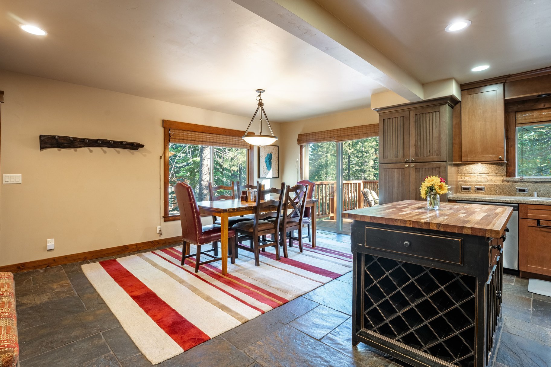  Updated Tahoe Donner retreat with a greenbelt setting - 物件實景
