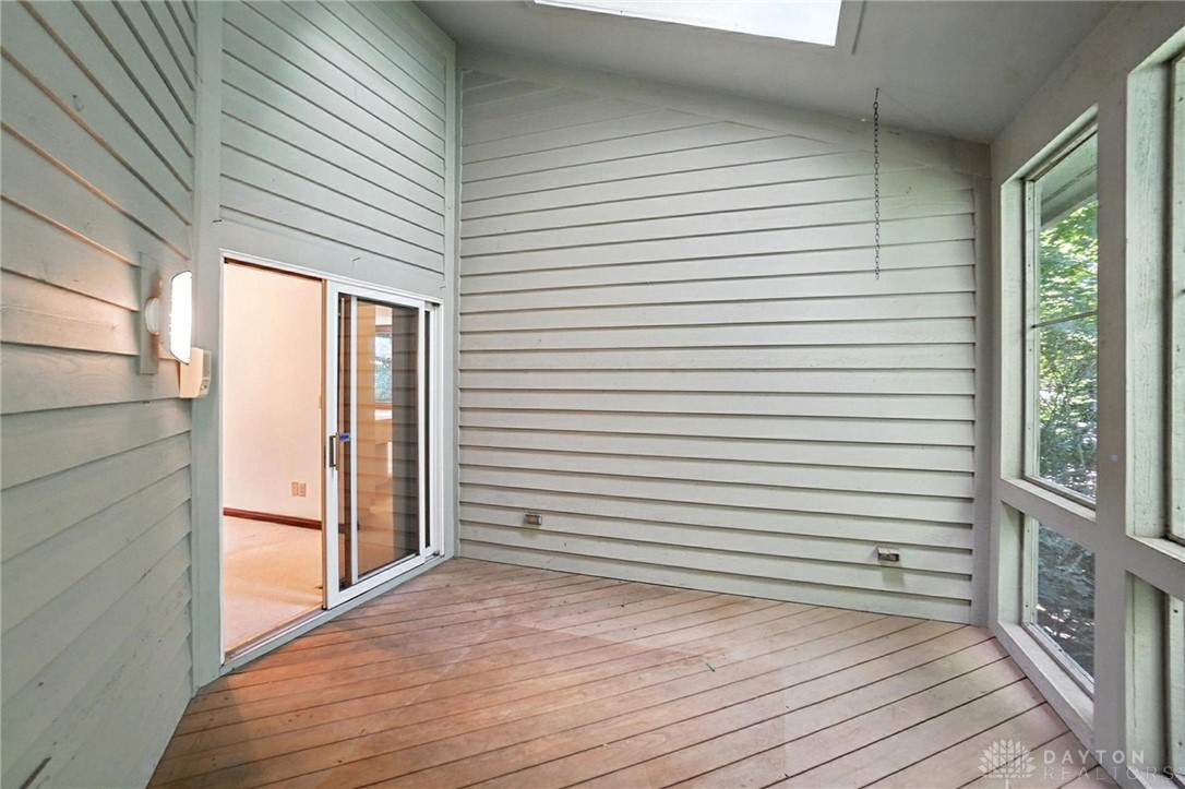 Sugarcreek Twp, Ohio, 45440, United States, 4 Bedrooms Bedrooms, ,5 BathroomsBathrooms,Residential,For Sale,1902150