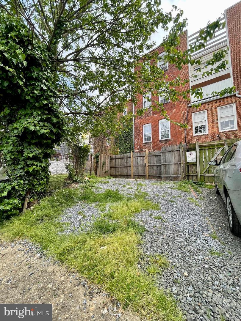 Washington, District of Columbia, 20002, United States, 8 Bedrooms Bedrooms, ,7 BathroomsBathrooms,Residential,For Sale,2001910