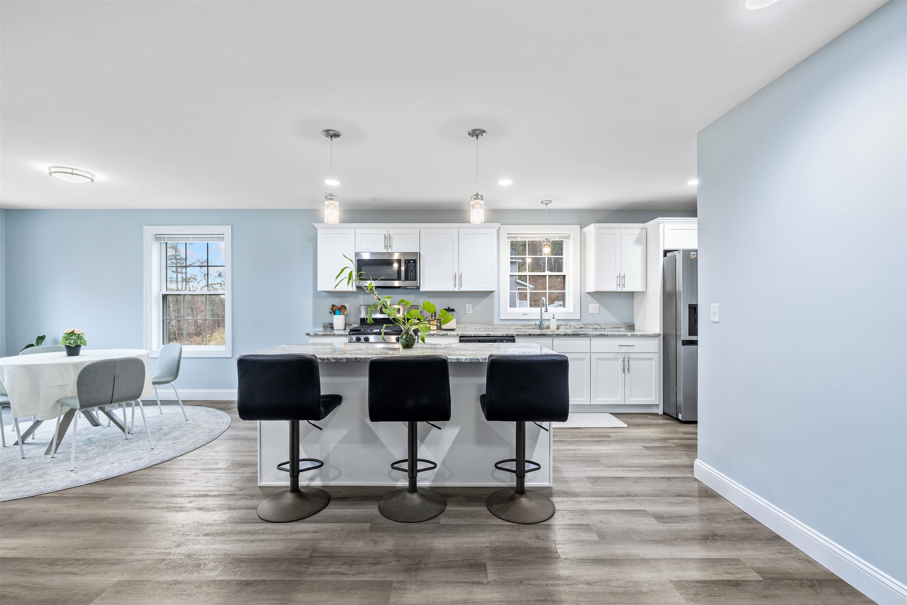 Hudson, New Hampshire, 03051, United States, 3 Bedrooms Bedrooms, ,2 BathroomsBathrooms,Residential,For Sale,1990943