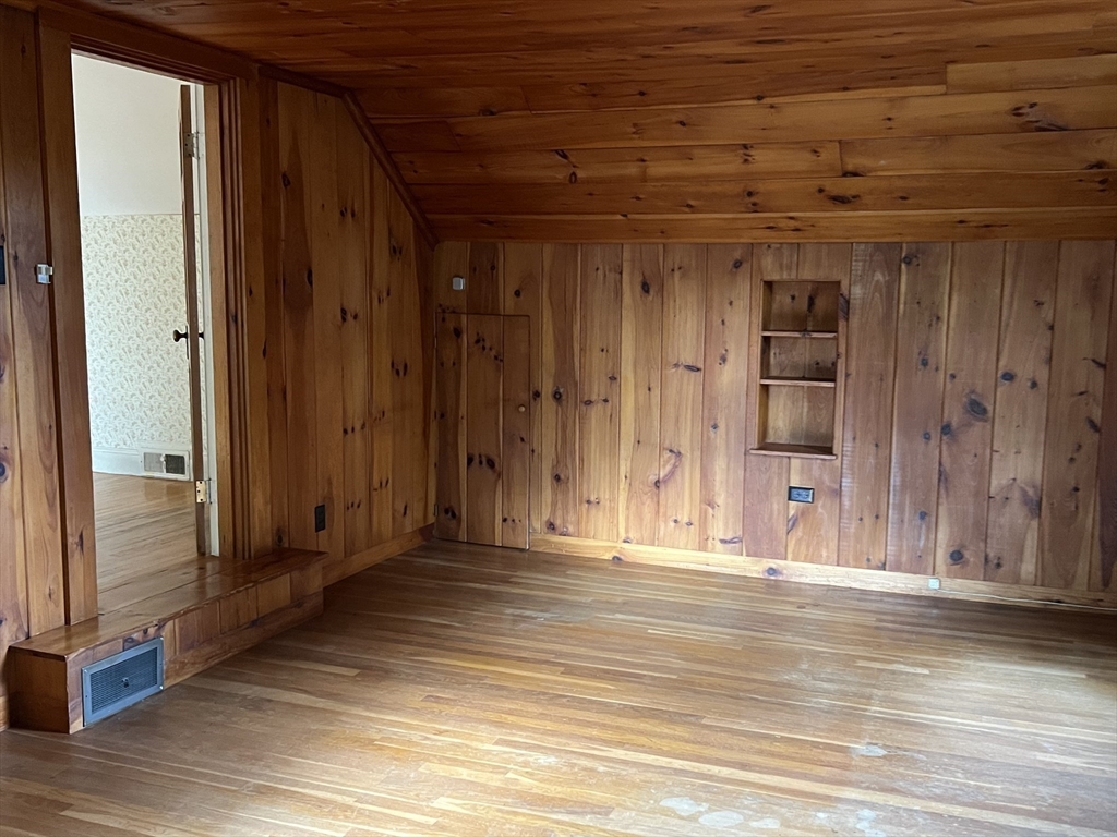 Framingham, Massachusetts, 01702, United States, 4 Bedrooms Bedrooms, ,2 BathroomsBathrooms,Residential,For Sale,1967080