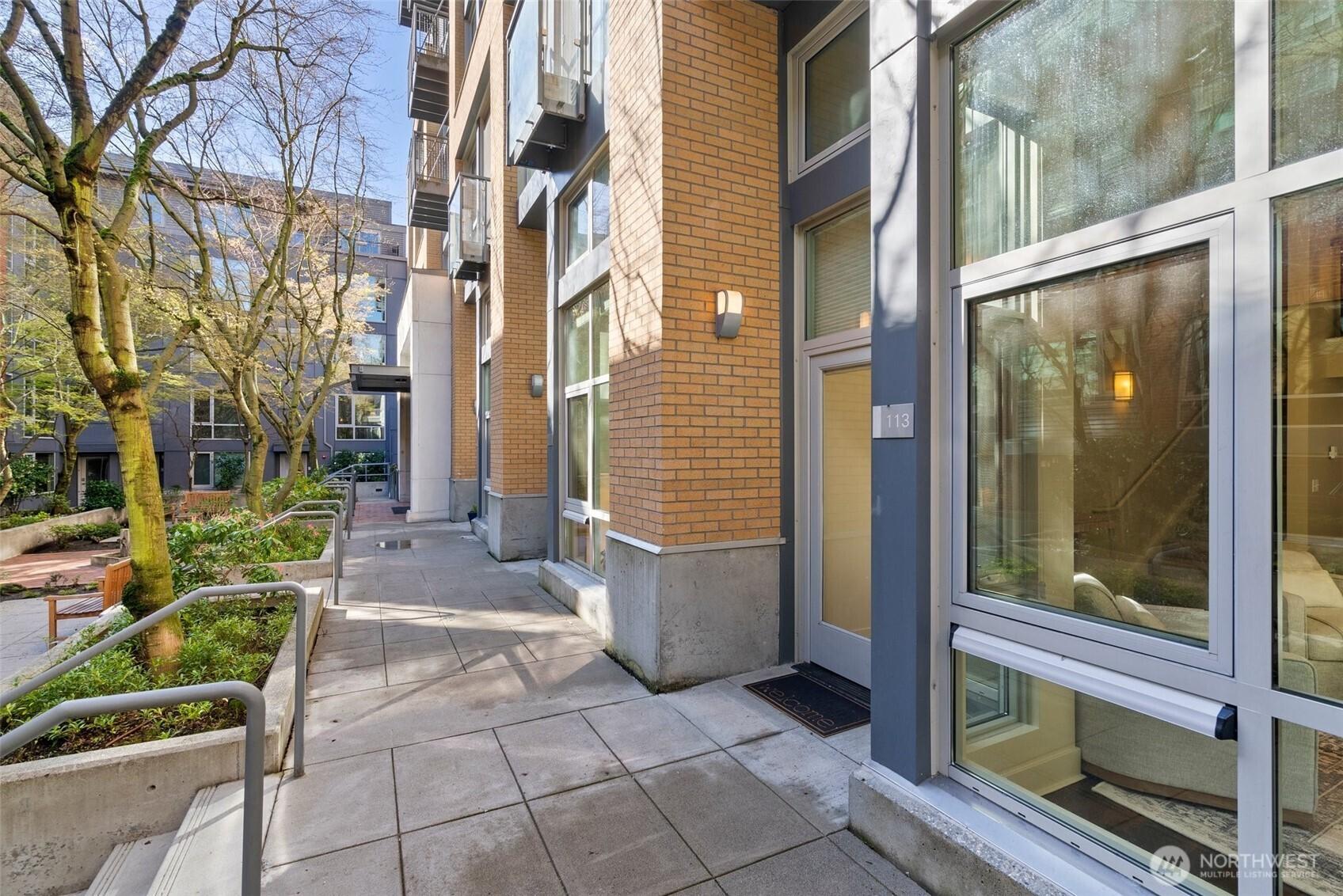 SEATTLE, Washington, 98102, United States, 1 Bedroom Bedrooms, ,2 BathroomsBathrooms,Residential,For Sale,1752958