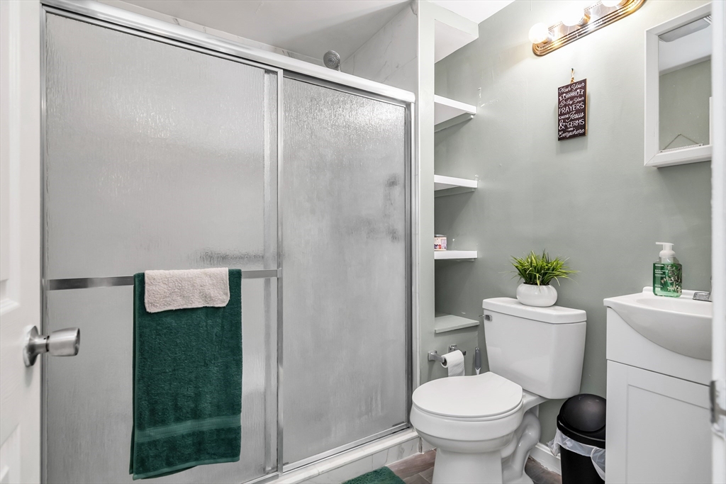 East Bridgewater, Massachusetts, 02333, United States, 3 Bedrooms Bedrooms, ,2 BathroomsBathrooms,Residential,For Sale,2009989