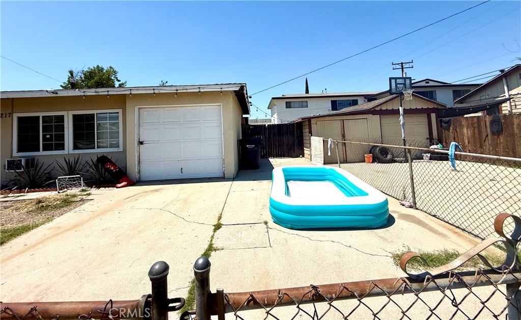 Bell Gardens, California, 90201, United States, 4 Bedrooms Bedrooms, ,2 BathroomsBathrooms,Residential,For Sale,1937049