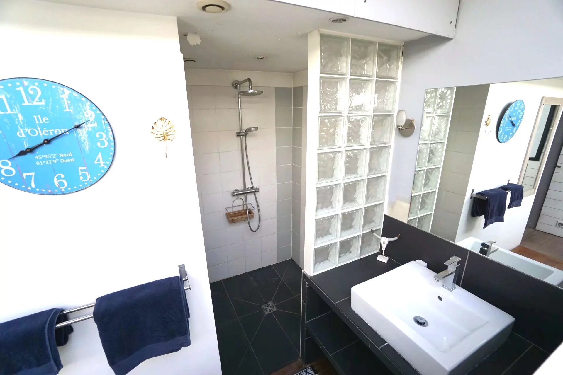 Le Bouscat, Aquitaine, 33110, FR, 4 Bedrooms Bedrooms, ,5 BathroomsBathrooms,Residential,For Sale,1610487