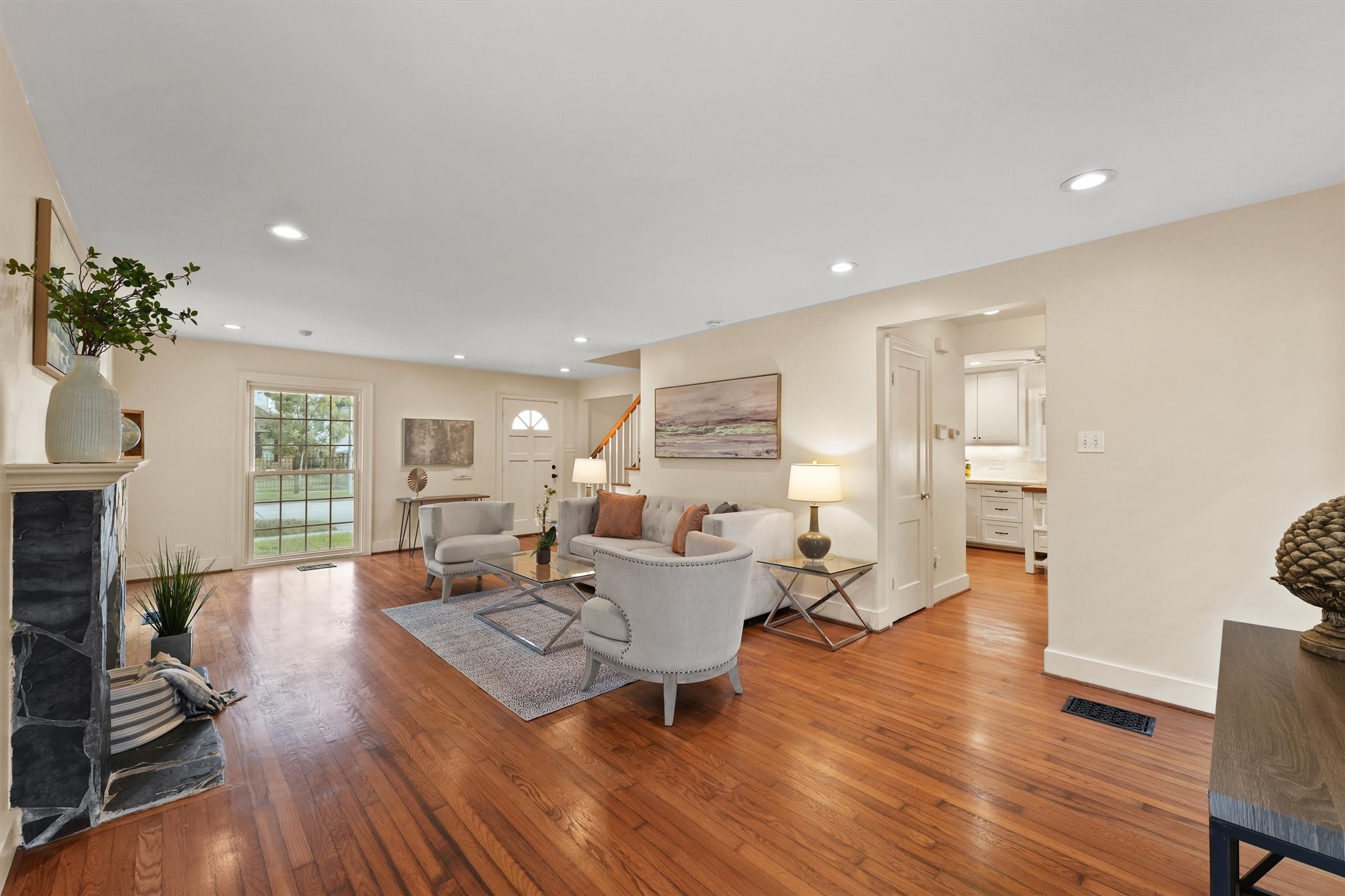 Houston, Texas, 77098, United States, 4 Bedrooms Bedrooms, ,3 BathroomsBathrooms,Residential,For Sale,1849848