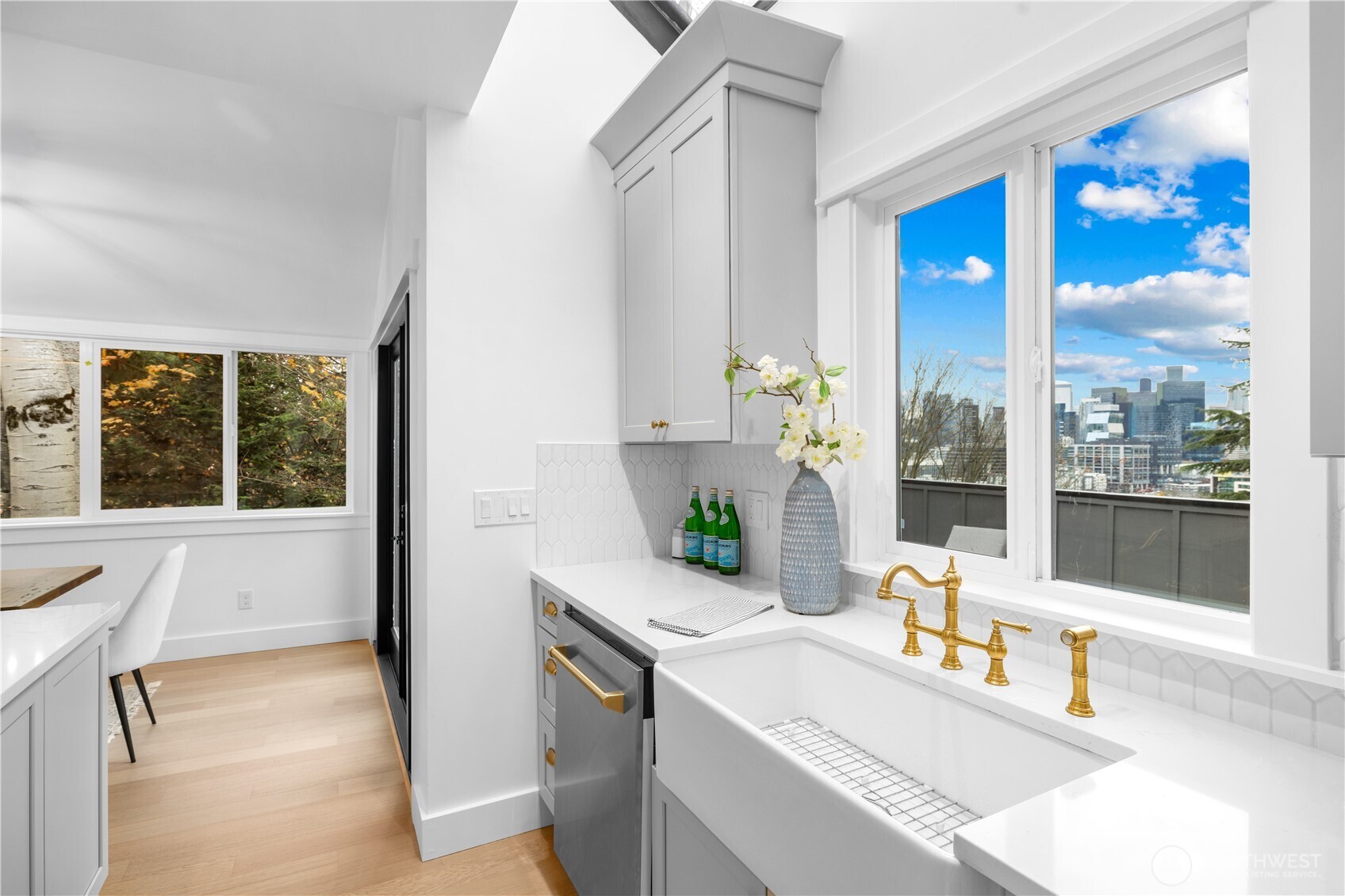 Seattle, Washington, 98109, United States, 3 Bedrooms Bedrooms, ,1 BathroomBathrooms,Residential,For Sale,1999766