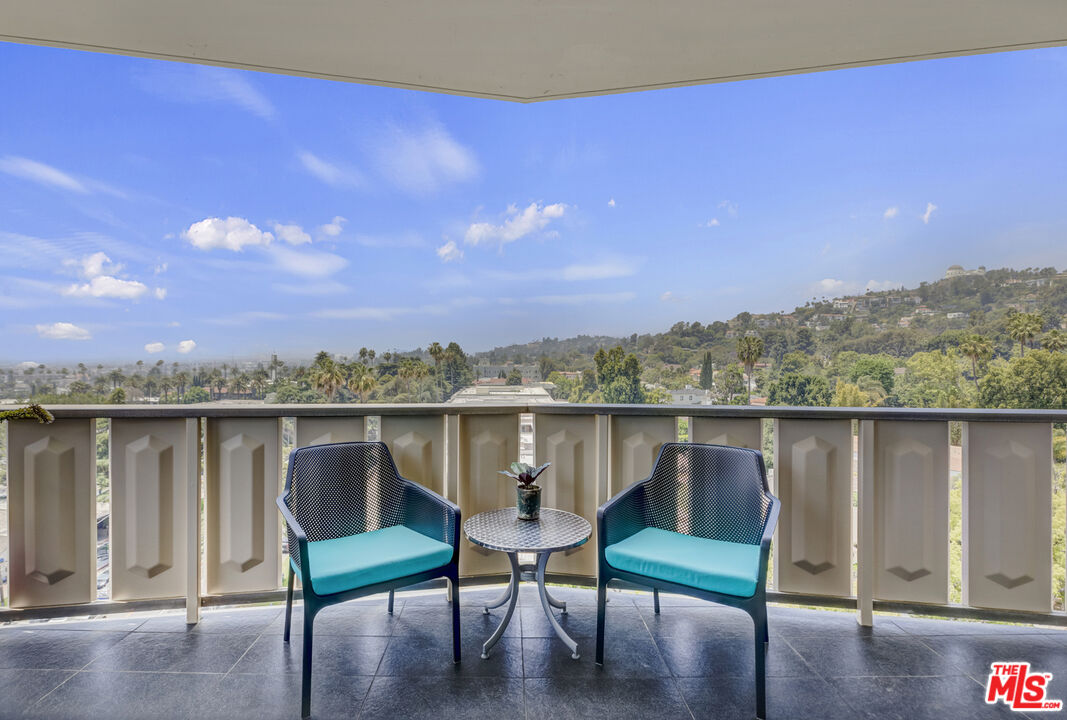 Los Angeles, California, 90027, United States, 1 Bedroom Bedrooms, ,1 BathroomBathrooms,Residential,For Sale,1913700