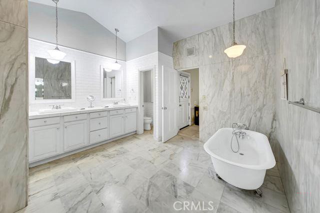 La Habra Heights, California, 90631, United States, 5 Bedrooms Bedrooms, ,4 BathroomsBathrooms,Residential,For Sale,1914300