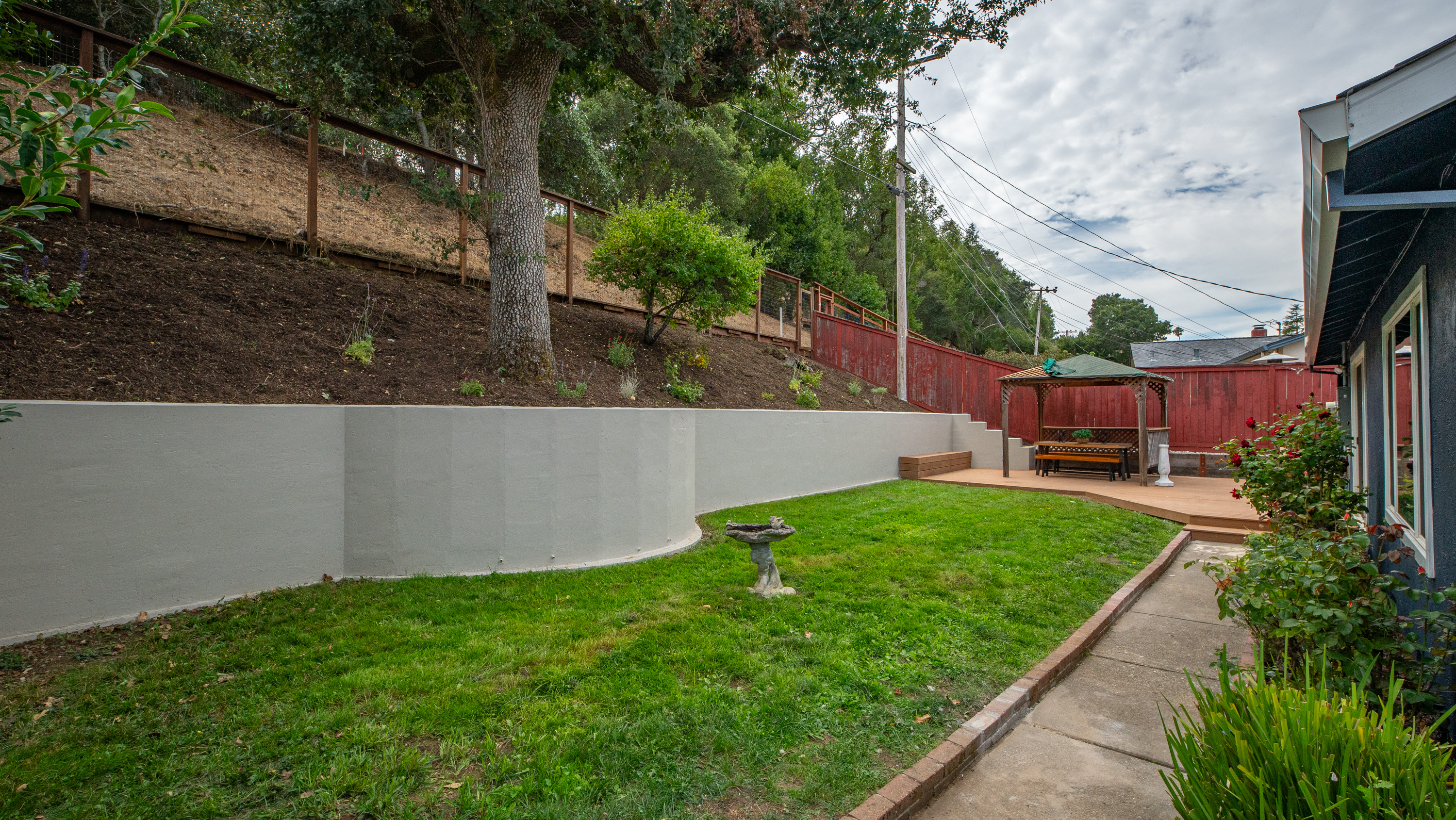  Single-Level, Beautifully Updated, and a Yard of Your Own - 物件實景