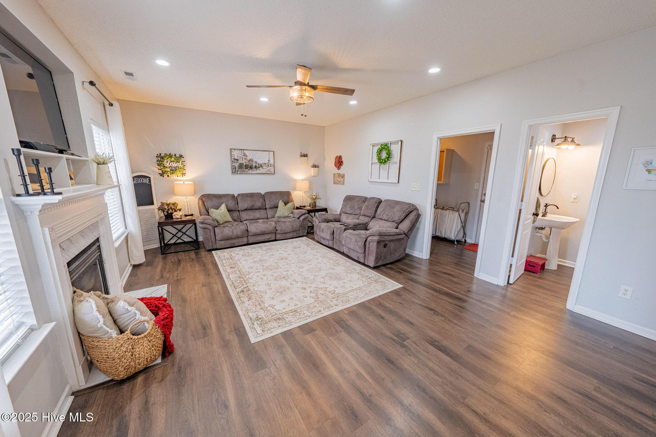 Moyock, North Carolina, 27958, United States, 6 Bedrooms Bedrooms, ,3 BathroomsBathrooms,Residential,For Sale,1997341