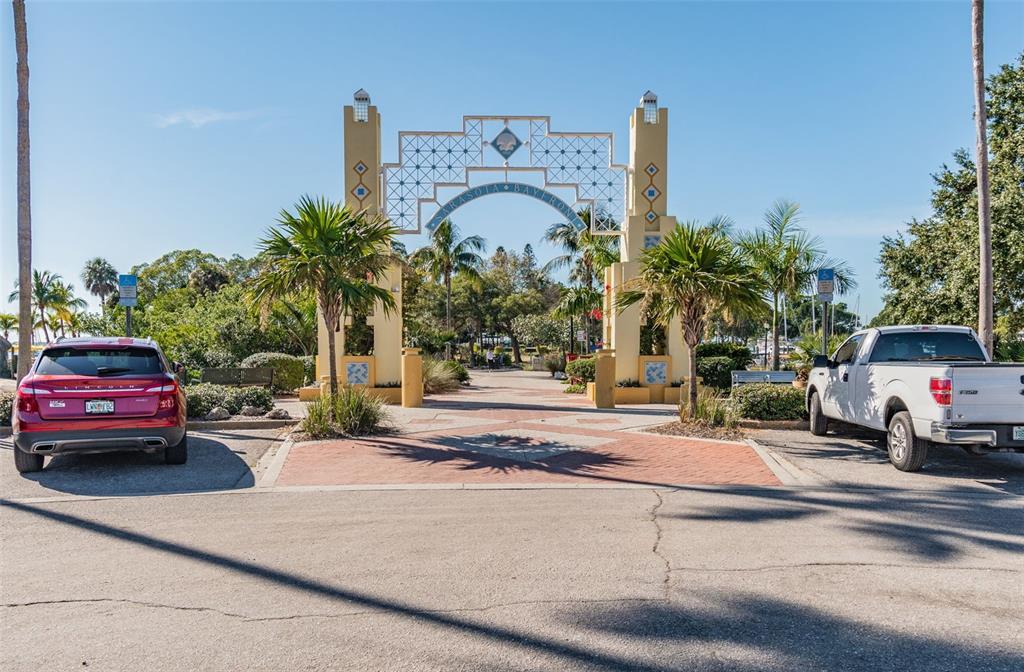 Sarasota, Florida, 34237, United States, 3 Bedrooms Bedrooms, ,4 BathroomsBathrooms,Residential,For Sale,1862311