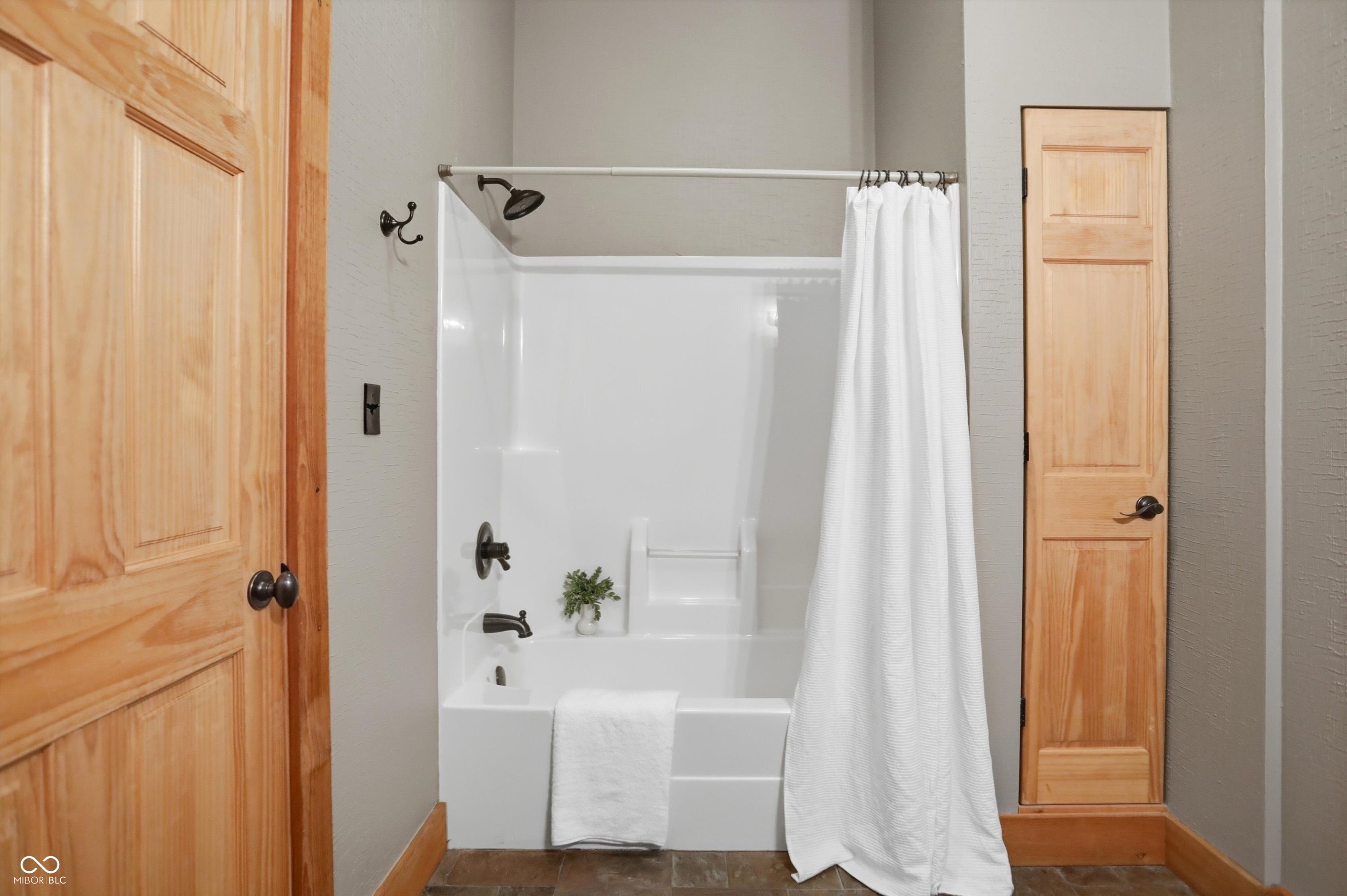 Unionville, Indiana, 47468, United States, 5 Bedrooms Bedrooms, ,5 BathroomsBathrooms,Residential,For Sale,1975333