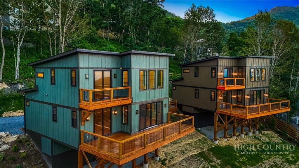 Seven Devils, North Carolina, 28604, United States, 2 Bedrooms Bedrooms, ,3 BathroomsBathrooms,Residential,For Sale,2020628