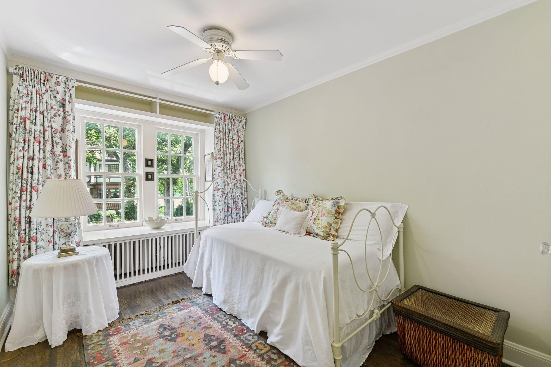 Minneapolis, Minnesota, 55405, United States, 5 Bedrooms Bedrooms, ,4 BathroomsBathrooms,Residential,For Sale,1989086