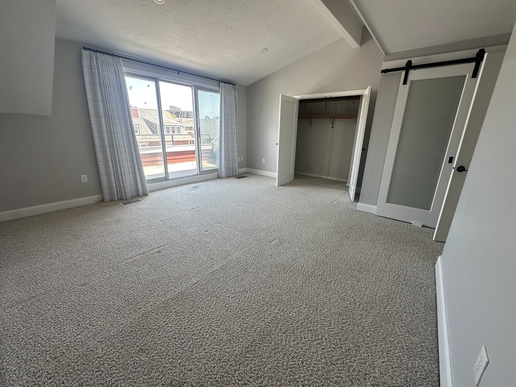 Quincy, Massachusetts, 02171, United States, 2 Bedrooms Bedrooms, ,3 BathroomsBathrooms,Residential,For Sale,1866744