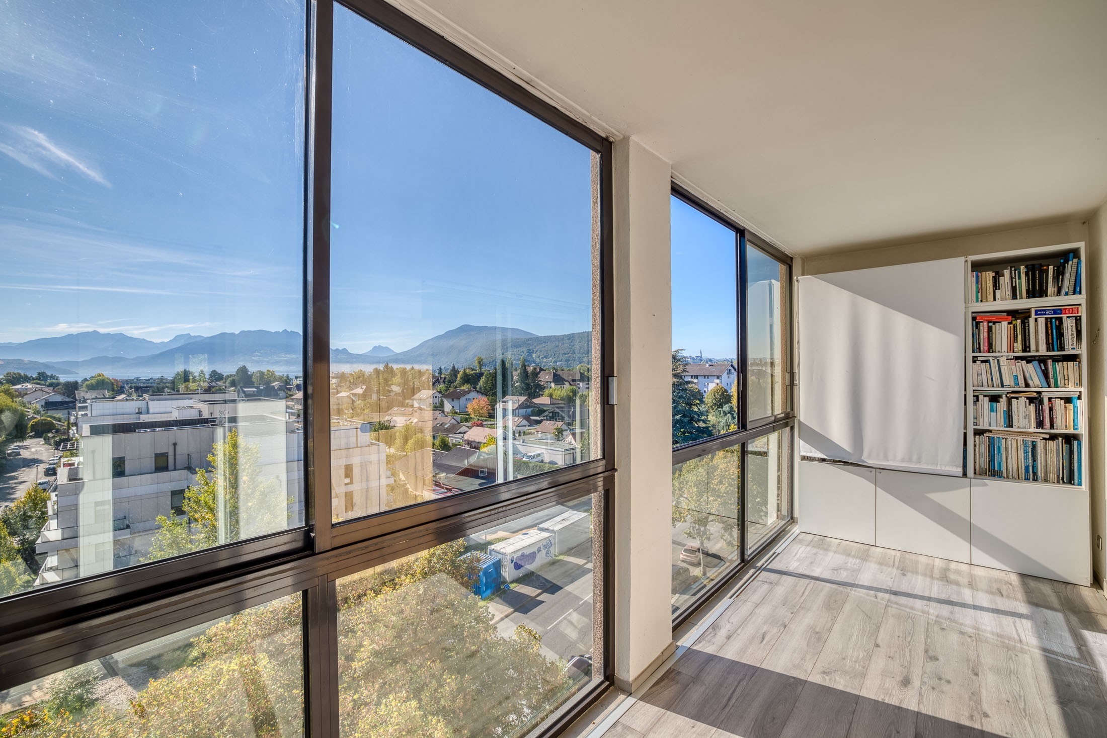  Annecy – Petit Port  Exceptional Top-Floor Apartment with Landscaped Terrace a… - 物件實景