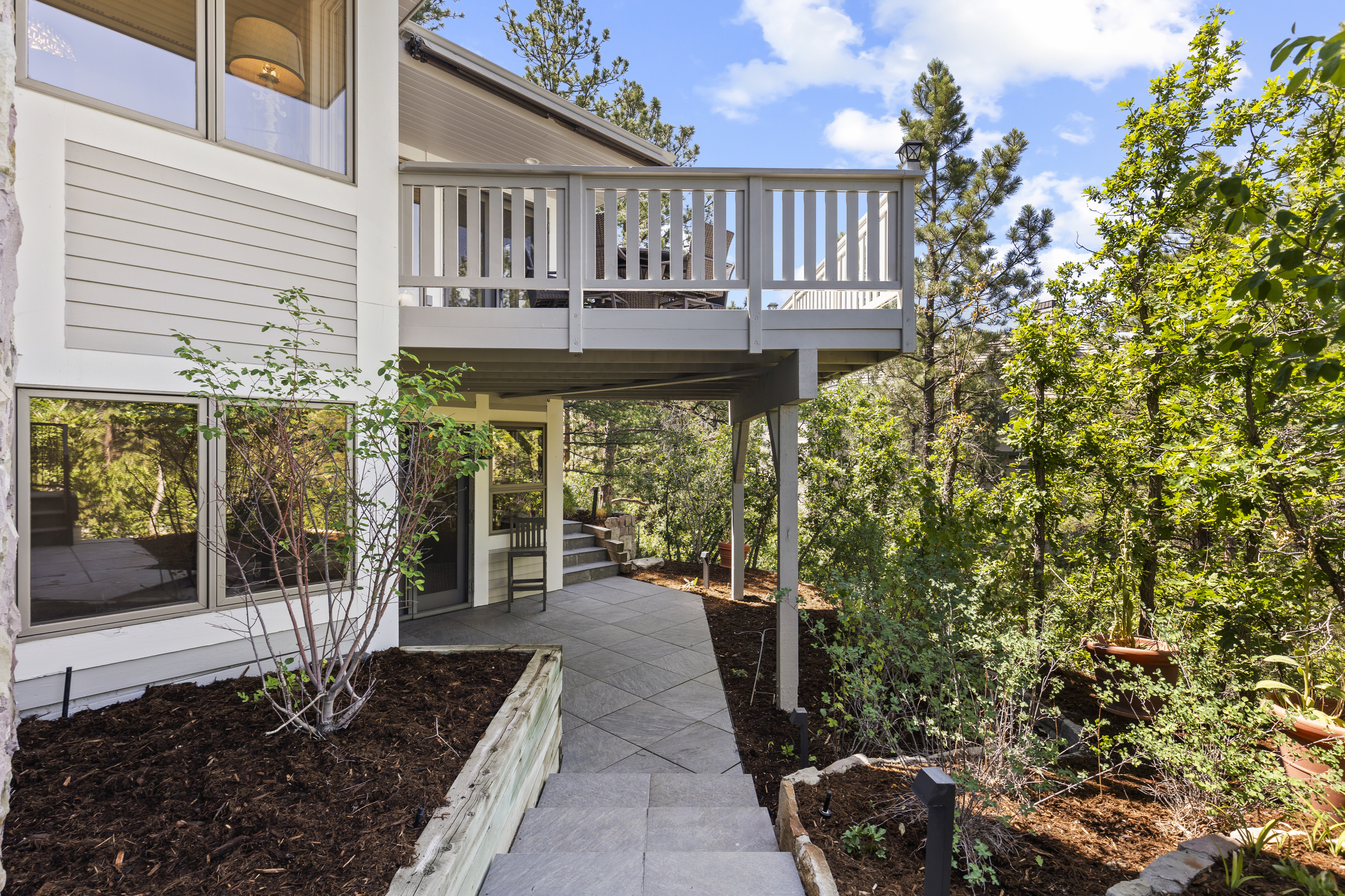  Exquisitely Updated Home - 物件實景