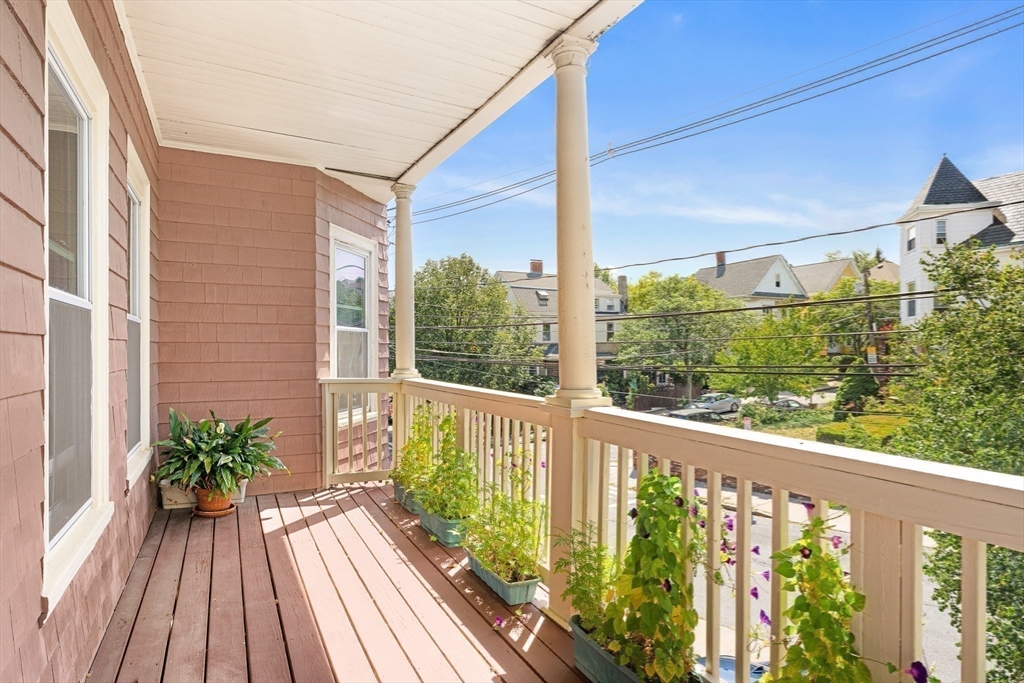 Somerville, Massachusetts, 02143, United States, 2 Bedrooms Bedrooms, ,1 BathroomBathrooms,Residential,For Sale,1940482