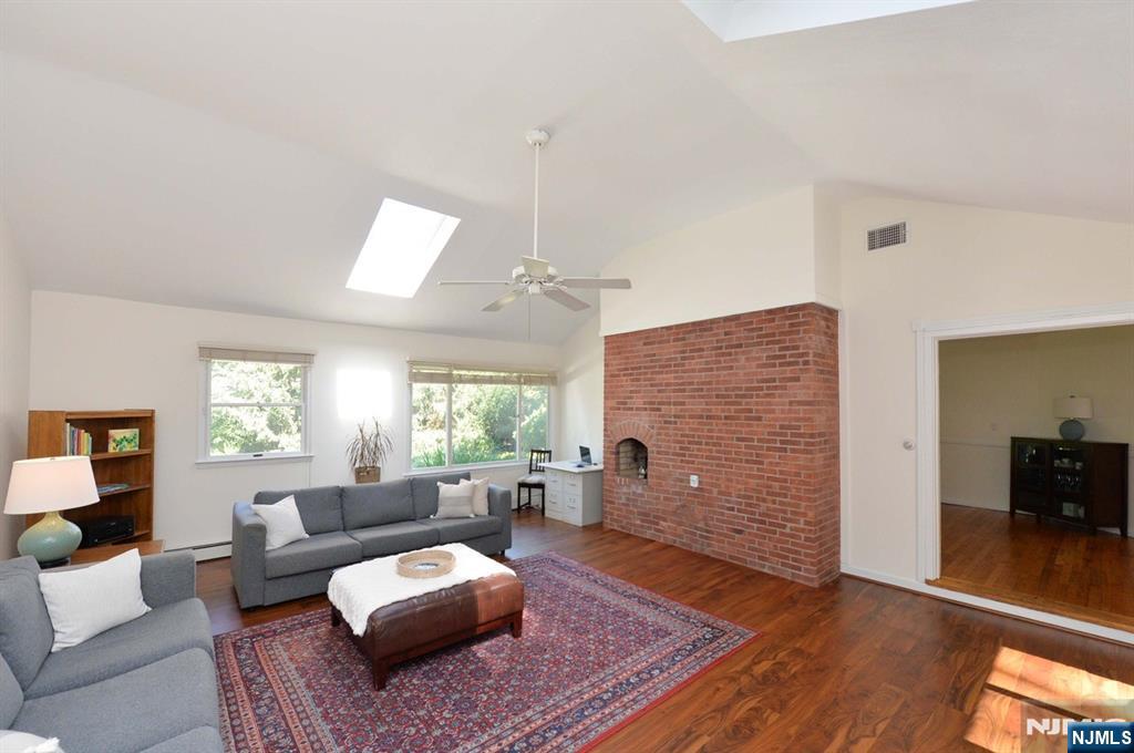 Oakland, New Jersey, 07436, United States, 3 Bedrooms Bedrooms, ,3 BathroomsBathrooms,Residential,For Sale,1934368