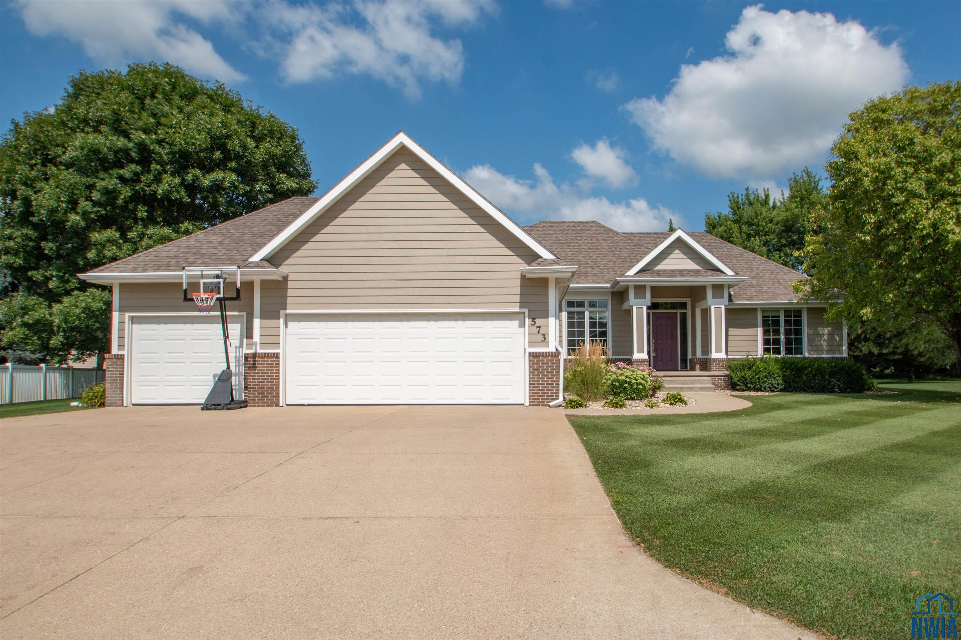 Dakota Dunes, South Dakota, 57049, United States, 4 Bedrooms Bedrooms, ,3 BathroomsBathrooms,Residential,For Sale,1979116