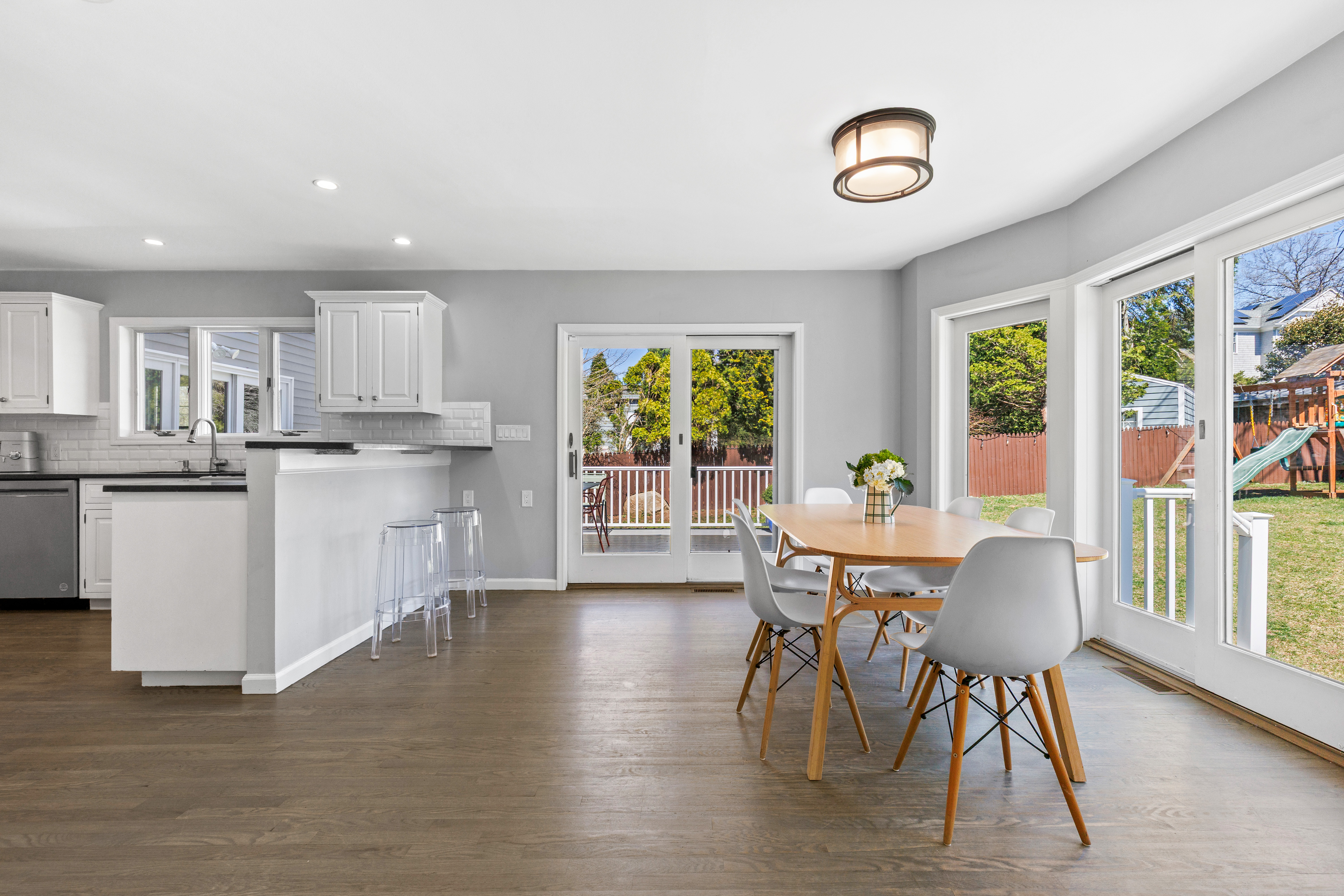  Fully Renovated Shore Acres Home - 物件實景