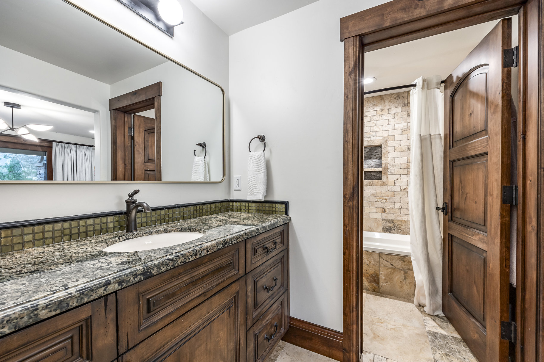  Rare Park Meadows Retreat with Creekside Setting and Expansive Ski Resort Views - 物件實景